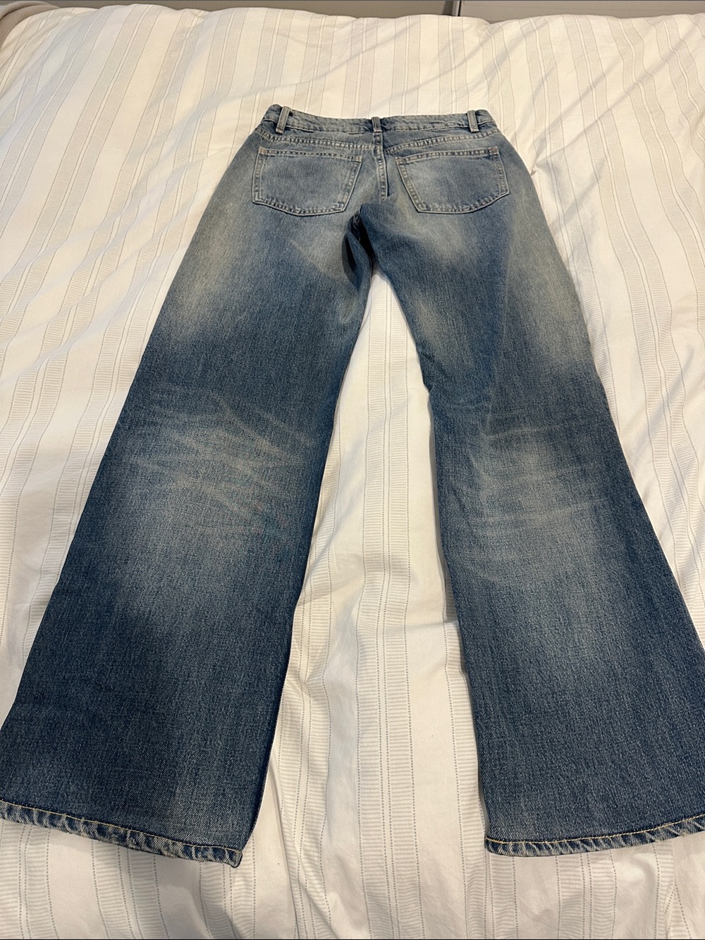 Zara Low-Rise Light Blue Wide-Leg Jeans for Women. Size 2.  Color is mid blue. - Picture 4 of 4